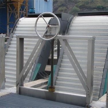 Carbon Steel Mechanical Coarse Screen , 1.0m/s Mechanically Cleaned Bar Screen